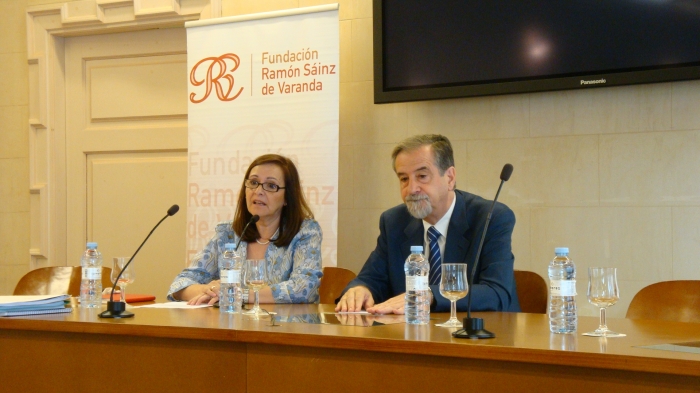 Carmen Sánchez y Antonio Embid, en la clausura del Seminario de Derecho Local.