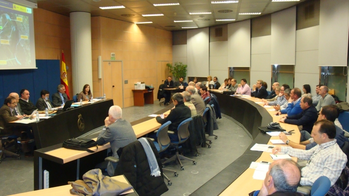 La reunión sobre las afecciones del Ebro se celebró en la sala de juntas de la CHE.