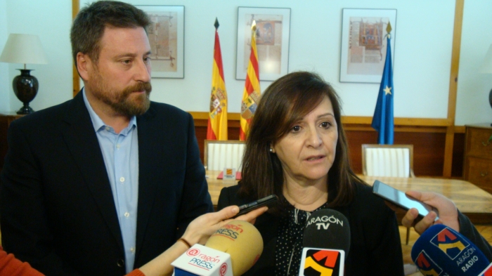 El consejero José Luis Soro y la presidenta de la FAMCP, Carmen Sánchez, firmaron un convenio de colaboración el pasado 4 de marzo.