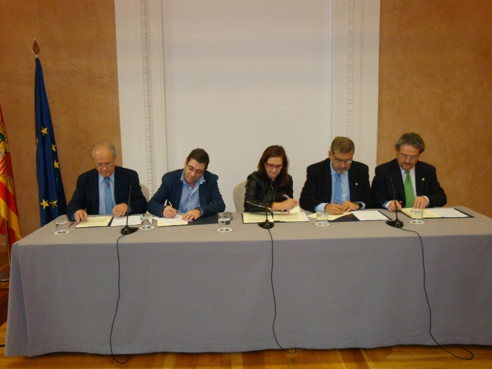 El convenio se ha firmado en la sala Ricardo Magdalena de la Diputación de Zaragoza